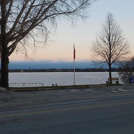 The Lakeview Inn Lac du Bonnet Екстер'єр фото