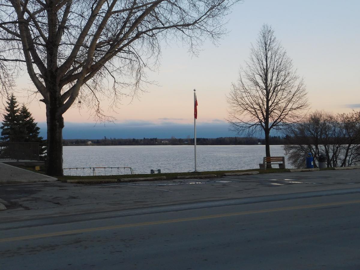 The Lakeview Inn Lac du Bonnet Екстер'єр фото