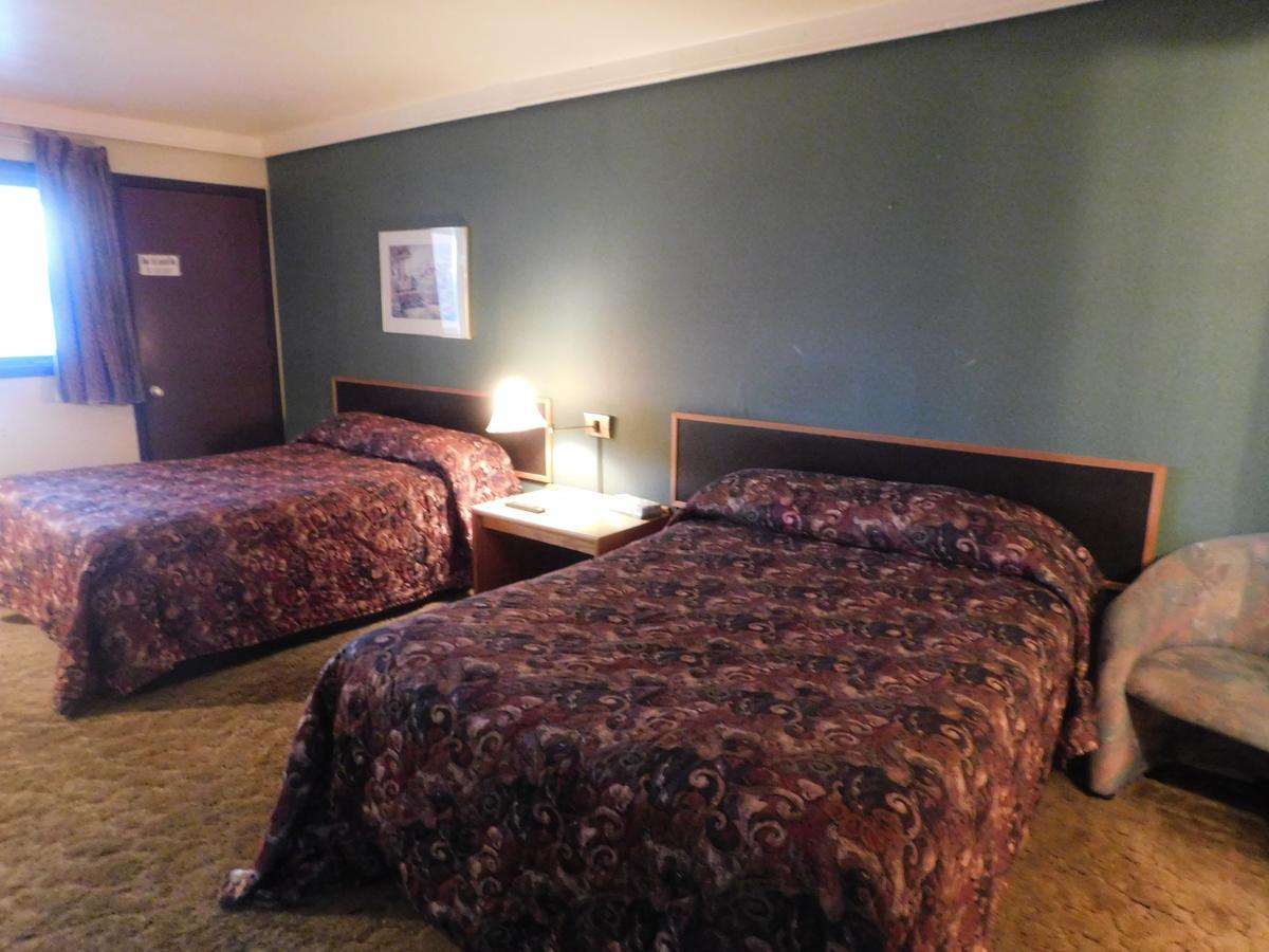 The Lakeview Inn Lac du Bonnet Екстер'єр фото