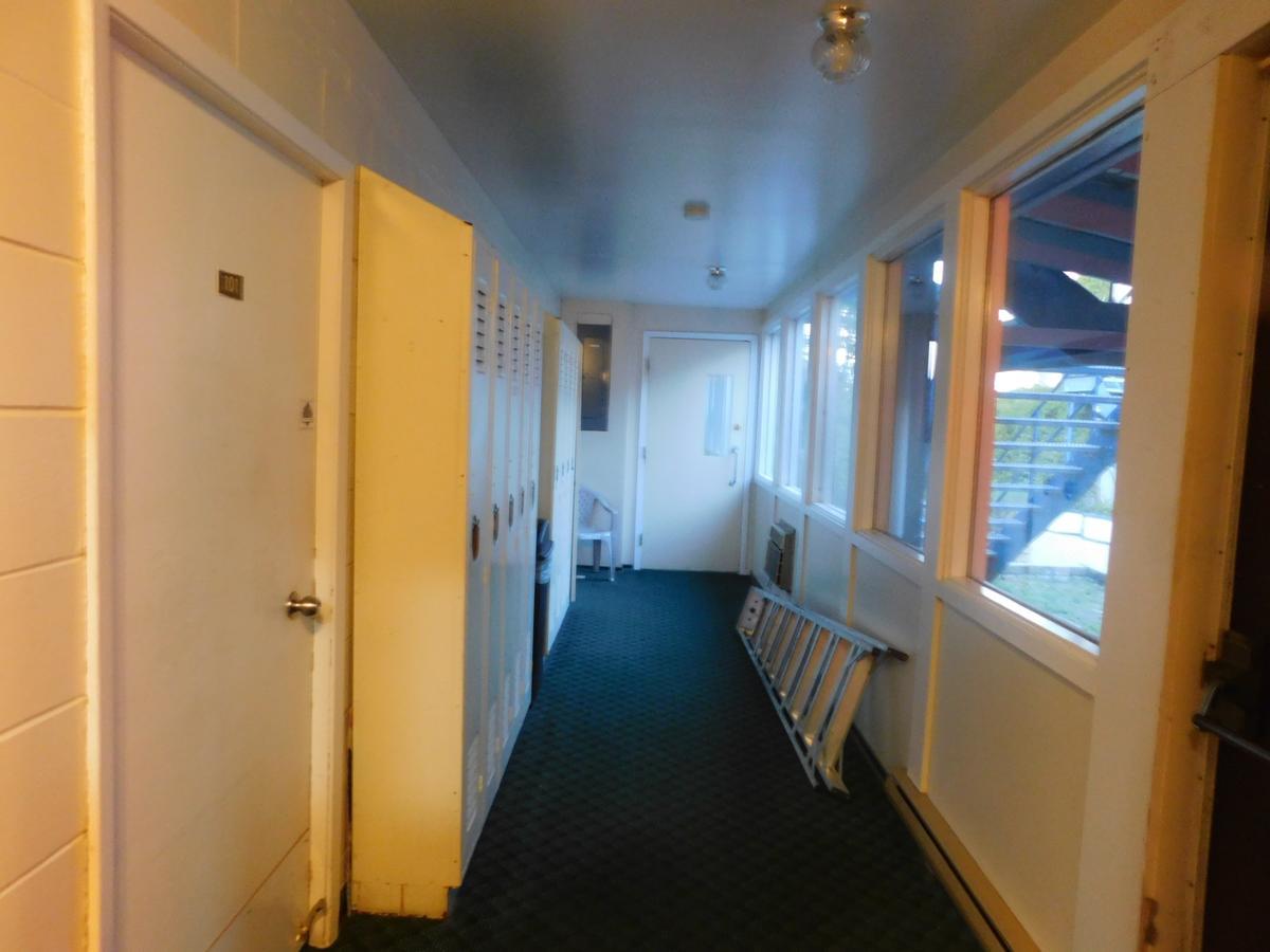 The Lakeview Inn Lac du Bonnet Екстер'єр фото